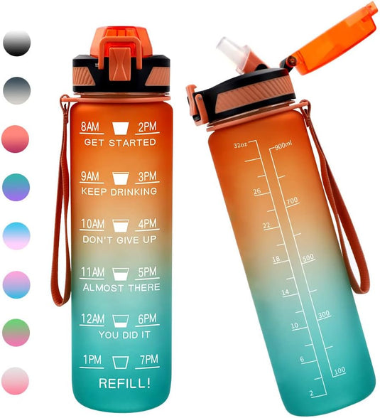 De 1 liter waterfles met tijdmarkeringen en rietje helpt je gehydrateerd en gemotiveerd te blijven met kleurverloop, gemarkeerde tijden van 08.00 tot 19.00 uur, een opklapbaar deksel, rietje en draagriem.