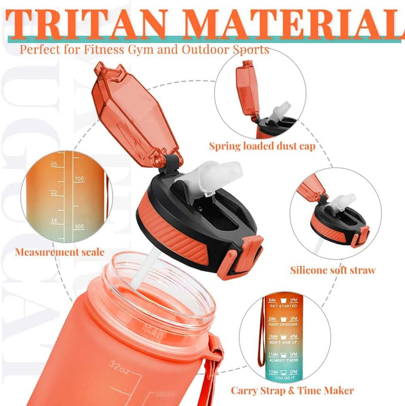 Laad afbeelding in Galerijviewer, De 1 liter waterfles met tijdmarkeringen en rietje is verkrijgbaar in oranje en heeft een flip-top deksel, een veerbelaste stofkap, een siliconen rietje, een meetschaal voor nauwkeurige markering en een draagriem. Gemaakt van duurzaam Tritan-plastic, ideaal voor fitnessliefhebbers om gehydrateerd en gemotiveerd te blijven.
