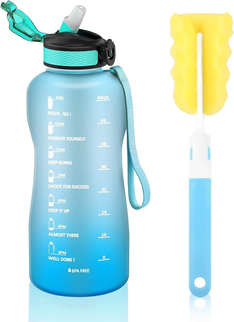 Laad afbeelding in Galerijviewer, Introductie van de &quot;Ontdek de ultieme 2L waterfles,&quot; een blauwe gradiëntfles met tijdmarkeringen, motiverende tekst, flip-top deksel en draagriem. Gemaakt BPA-vrij voor uw gezondheid; het bevat een gele sponsreiniger met een blauwe handgreep voor extra gemak.
