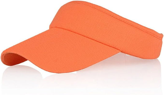 De "Zonneklep voor vrouwen: bescherm jezelf tegen de zon en geniet van je favoriete sporten" is een oranje sportvizier met een witte achtergrond, gemaakt van sneldrogend materiaal voor comfort en uitstekende UV-bescherming, ideaal voor zonnige uitstapjes.